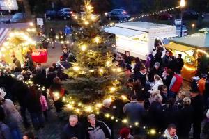 Der Weihnachtsmarkt am Heimanthaus 2014 in Oyten von oben.